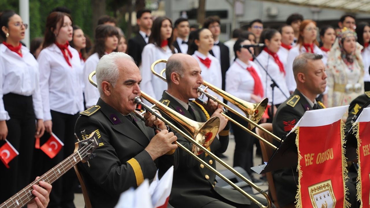 Denizli'de Lise Öğrencileriyle Askeri Bando Konseri