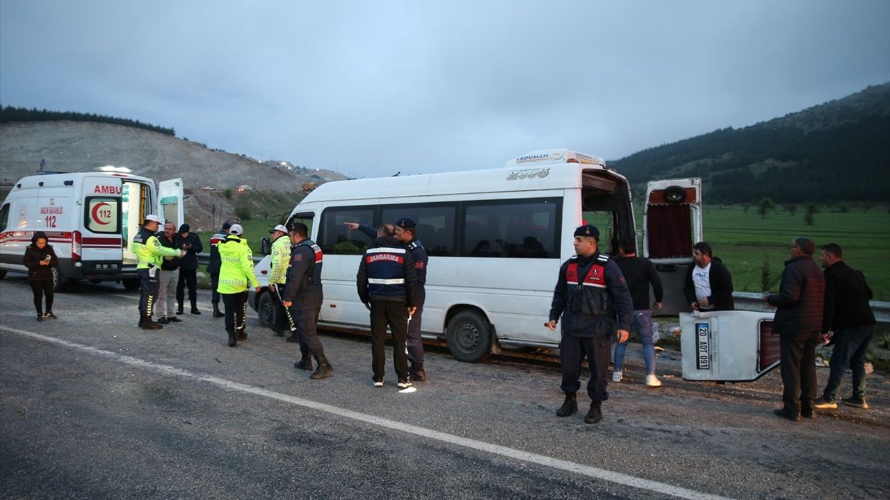Denizli'de Minibüs Kazası: 18 Yaralı