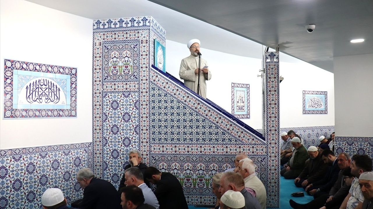 Diyanet İşleri Başkanı Erbaş’tan Viyana Merkez Camisi’nde Cuma Hutbesi