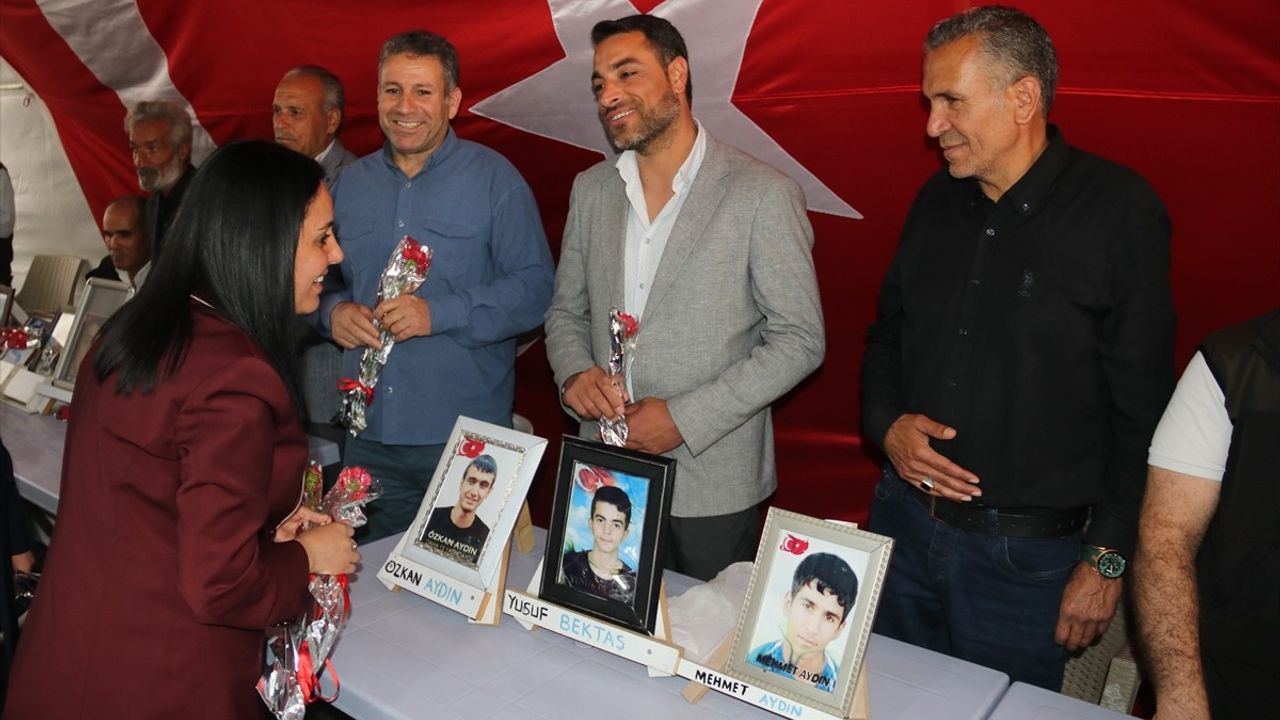 Diyarbakır Anneleri Anneler Günü'nde Evlat Nöbetine Devam Ediyor
