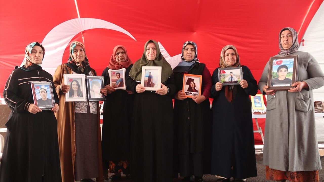 Diyarbakır Anneleri Evlatlarına Kavuşmak İçin Mücadele Ediyor