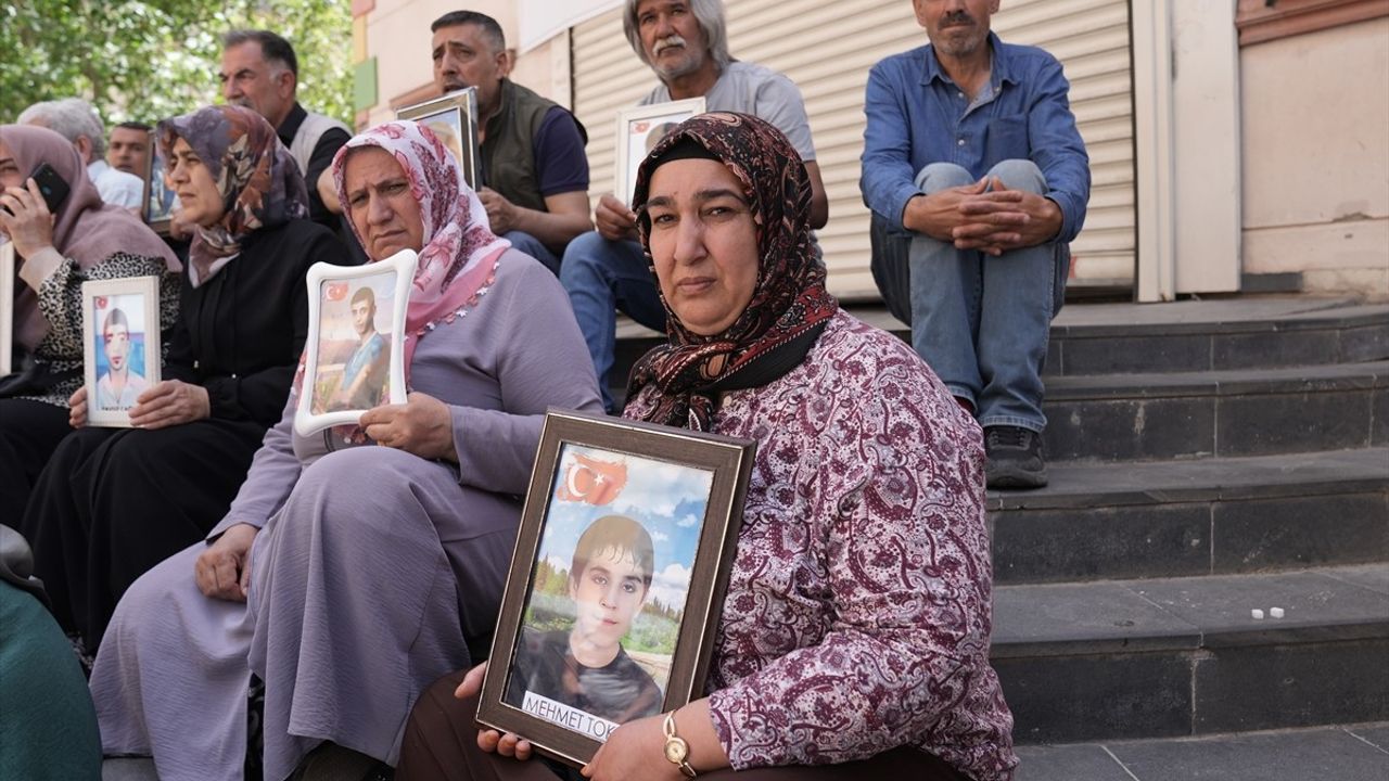 Diyarbakır Anneleri 'Terörsüz Türkiye' Sürecini Sevinçle Karşıladı