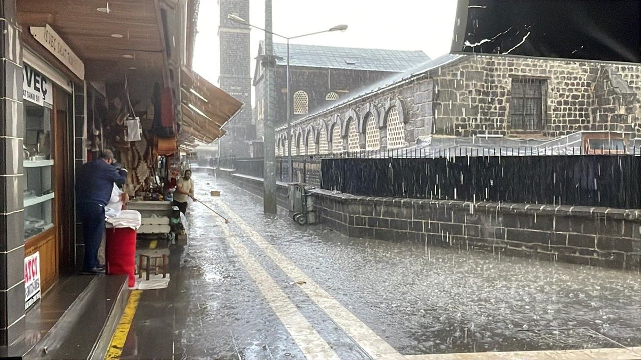 Diyarbakır'da Şiddetli Hava Olayları Hayatı Olumsuz Etkiledi