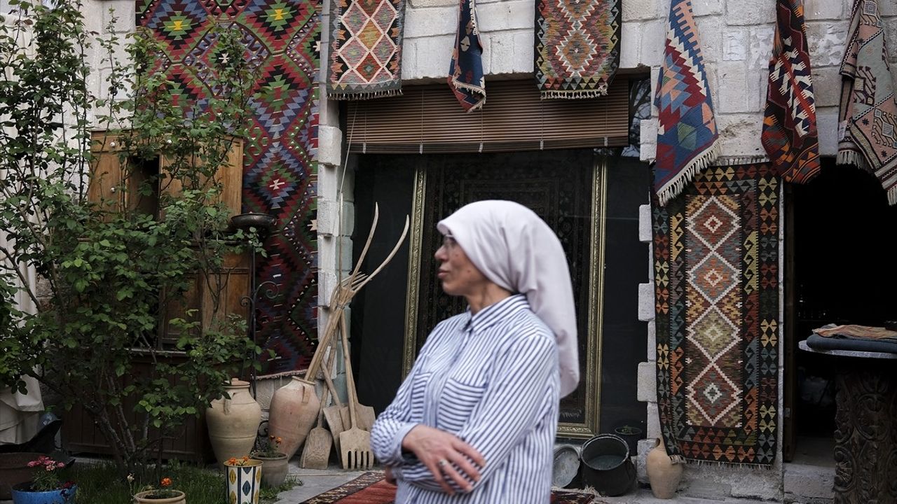 Dokuma Ustası Ayten Satıcı, Geleneksel Halıcılığın Yenilenmesini Savunuyor