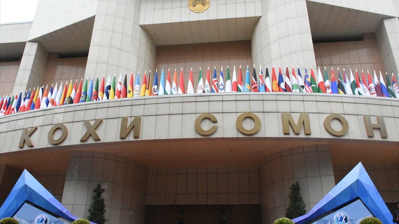 Duşanbe'de Buzulların Korunması Konferansı Başladı