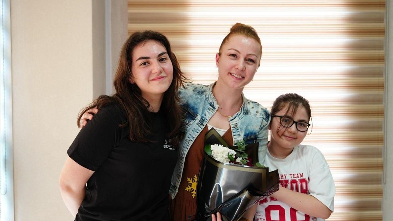 Düzce Belediyesi'nden Anne Personeline Duygusal Sürpriz
