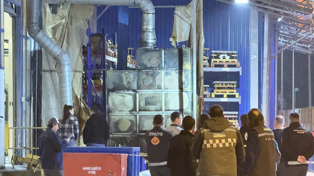 Düzce'deki Otomotiv Fabrikasında Yangın Çıktı