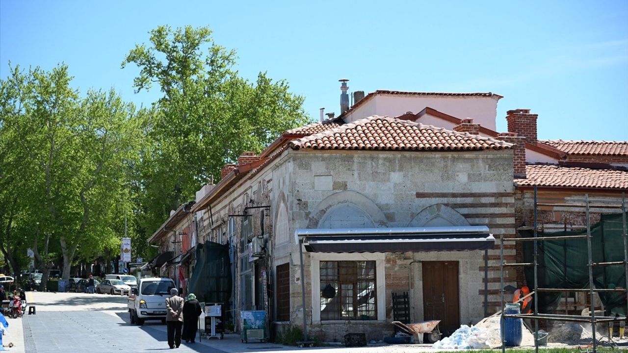 Edirne'de 15. Yüzyıl Han ve Hamamı Restorasyonu Devam Ediyor