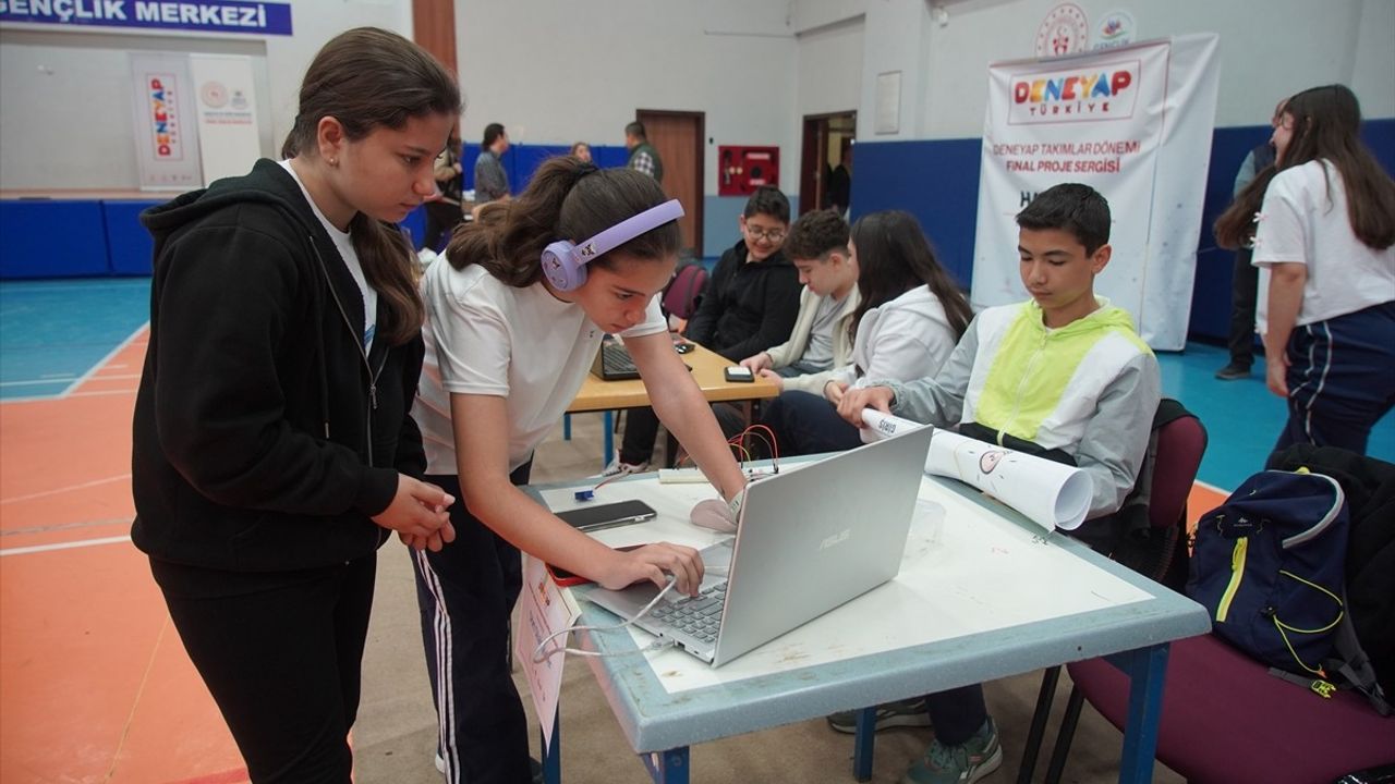 Edirne'de Geleceğin Mühendisleri Projelerini Sergiledi