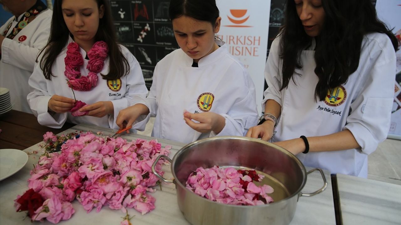 Edirne'de Osmanlı Usulü Gül Reçeli Hazırlama Etkinliği