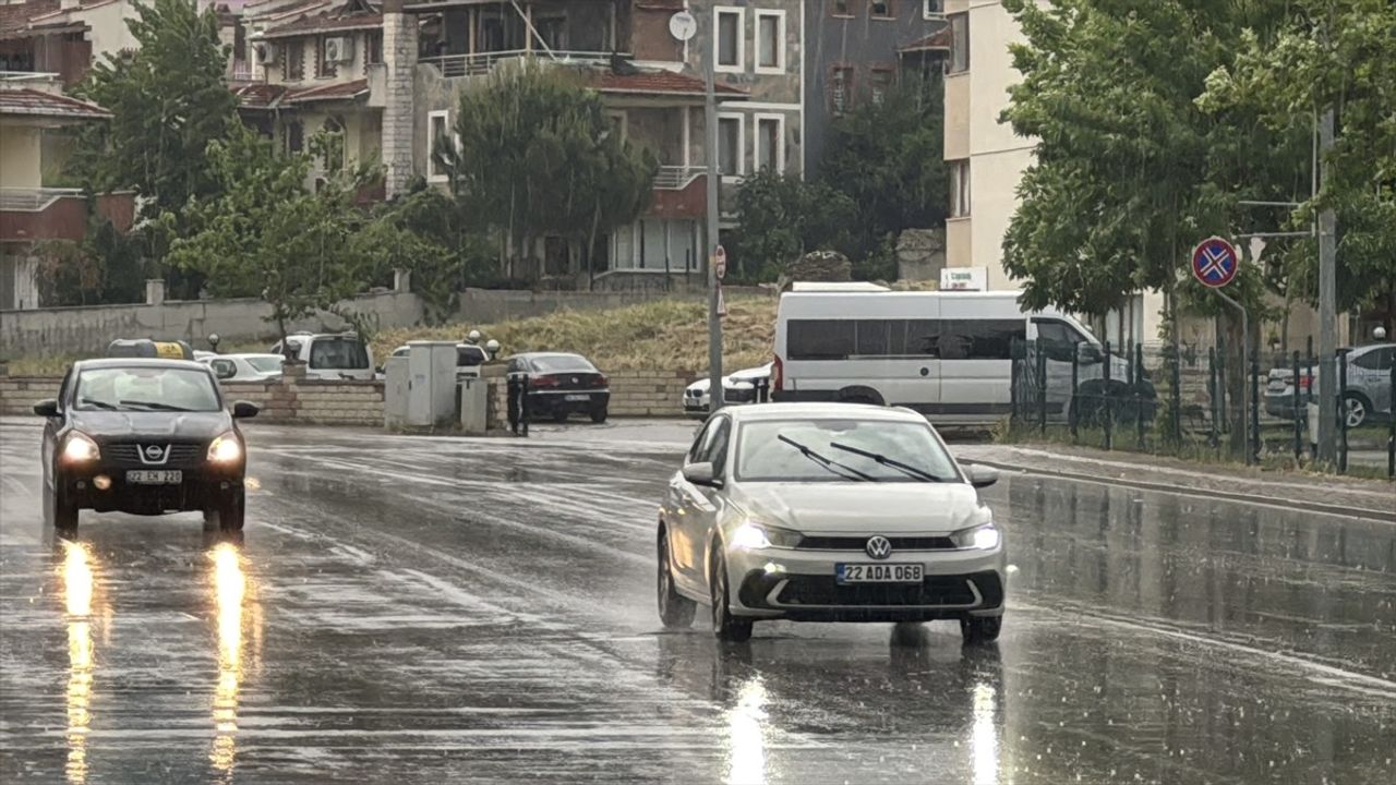 Edirne'de Sağanak Yağış Etkili Oldu
