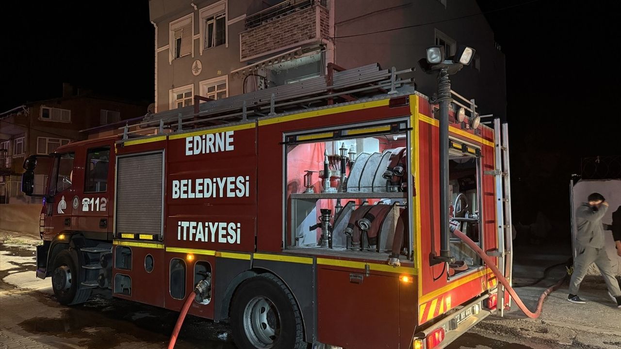 Edirne'de Yangın Felaketi: Üç Ev Zarar Gördü