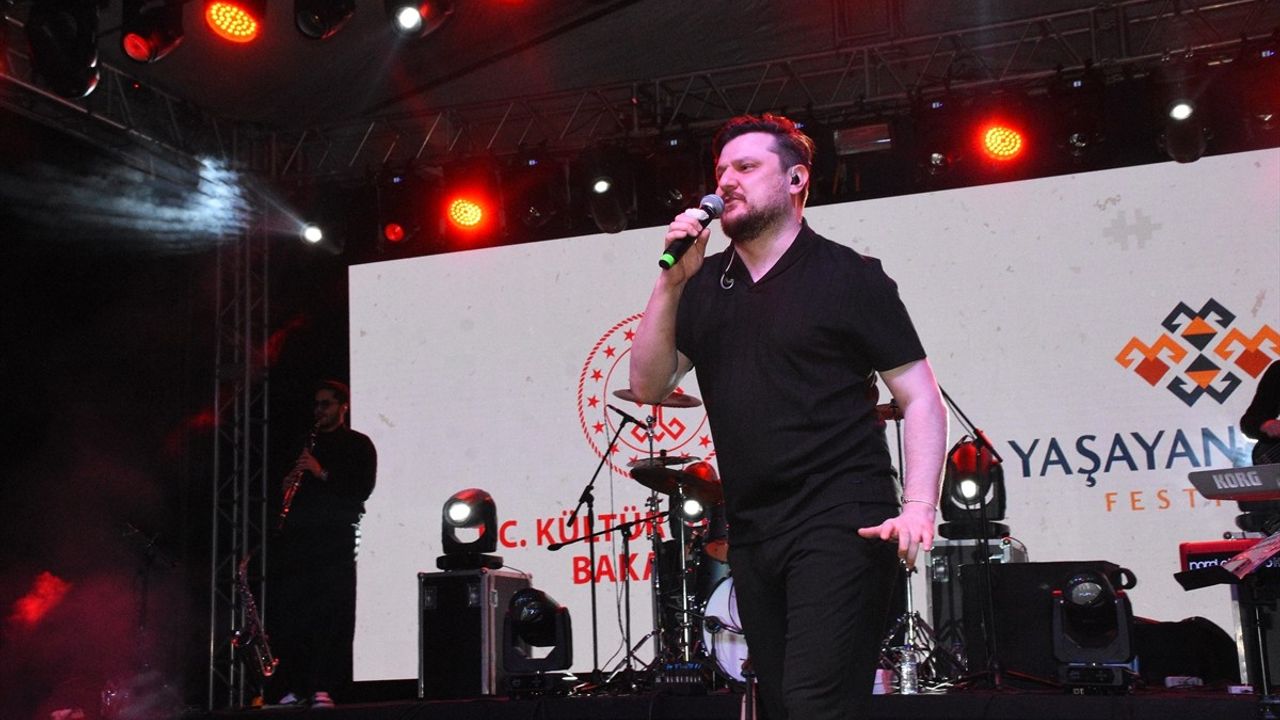 Ekin Uzunlar, Yaşayan Miras Festivali'nde Afyonkarahisar'da Sahne Aldı