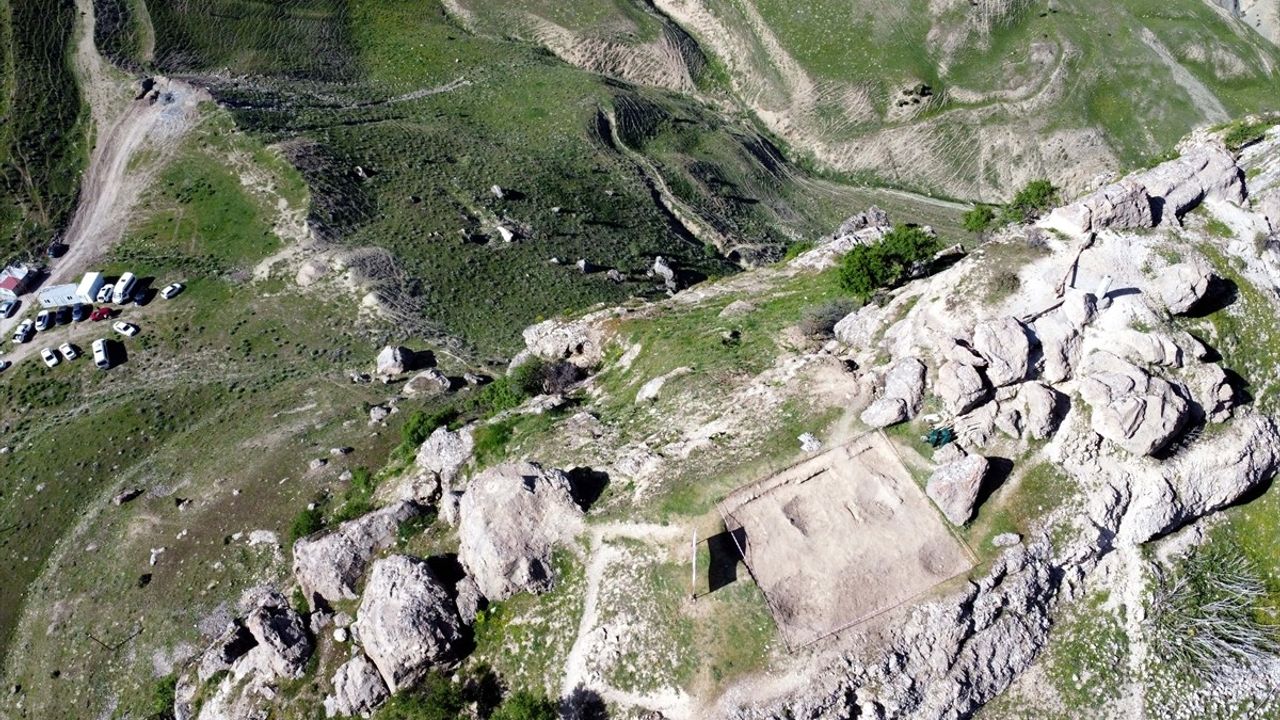 Elazığ'da Tarihi Palu Kalesi'nde Kazı Çalışmaları Başladı