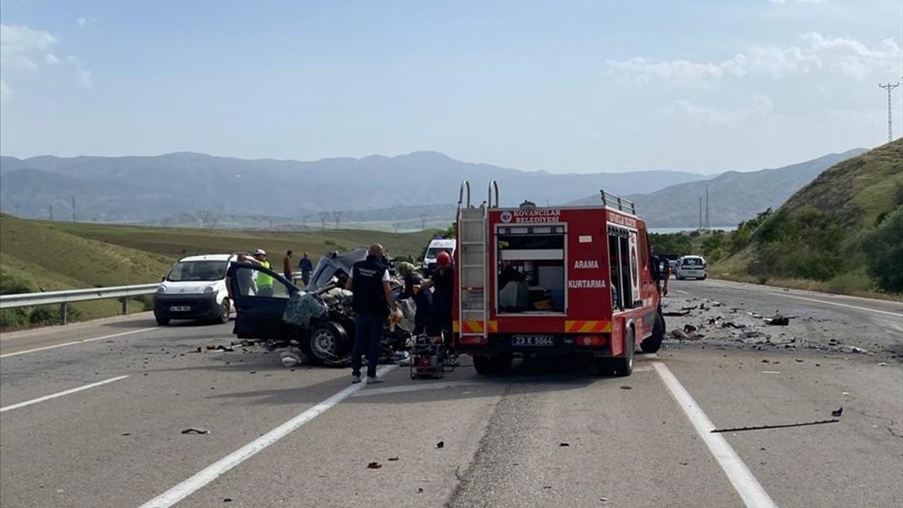 Elazığ'da Tır ve Otomobil Çarpıştı: 1 Ölü, 2 Yaralı