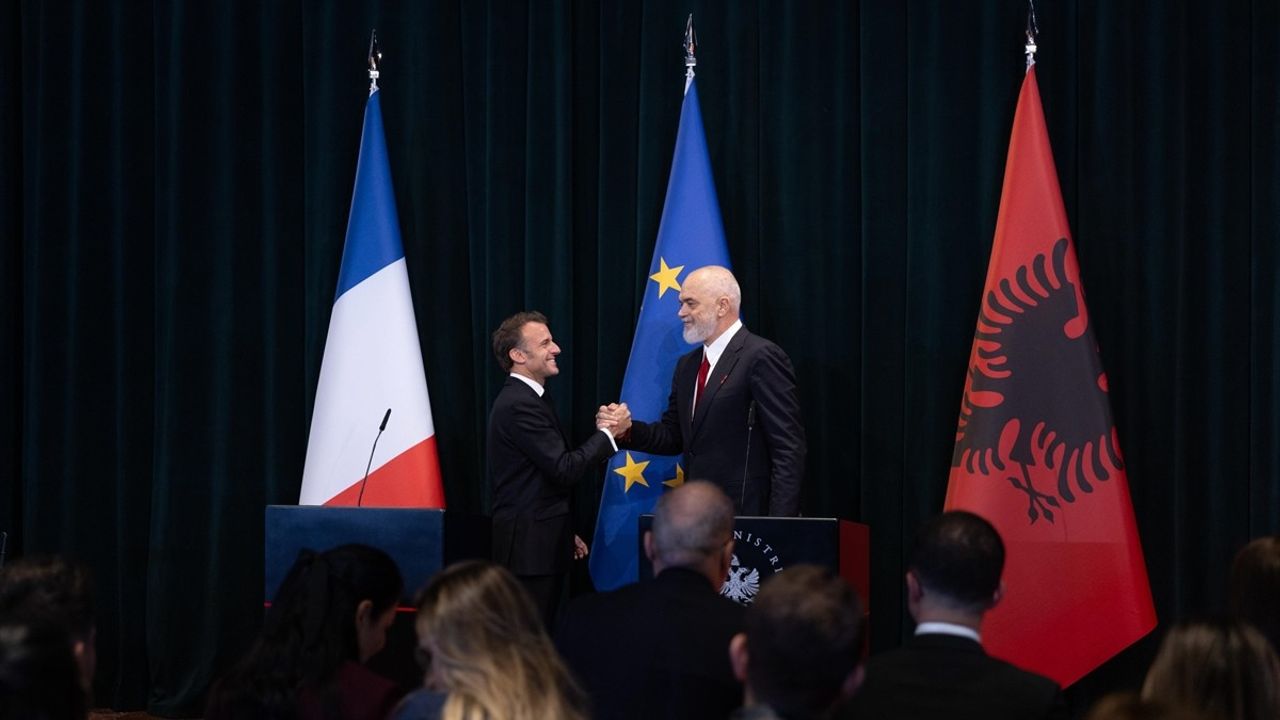 Emmanuel Macron: Arnavutluk'un Yeri Avrupa Birliği'ndedir