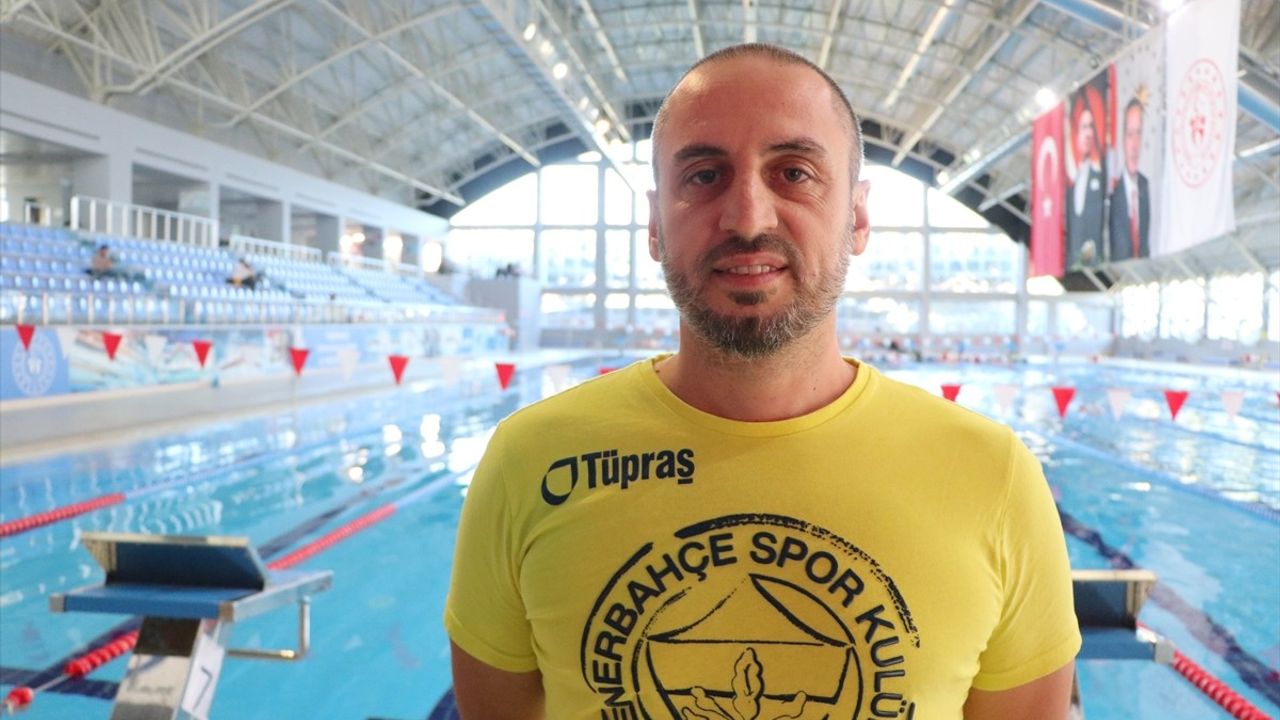 Emre Onuş, Avrupa Gençler Yüzme Şampiyonası İçin Hazırlanıyor