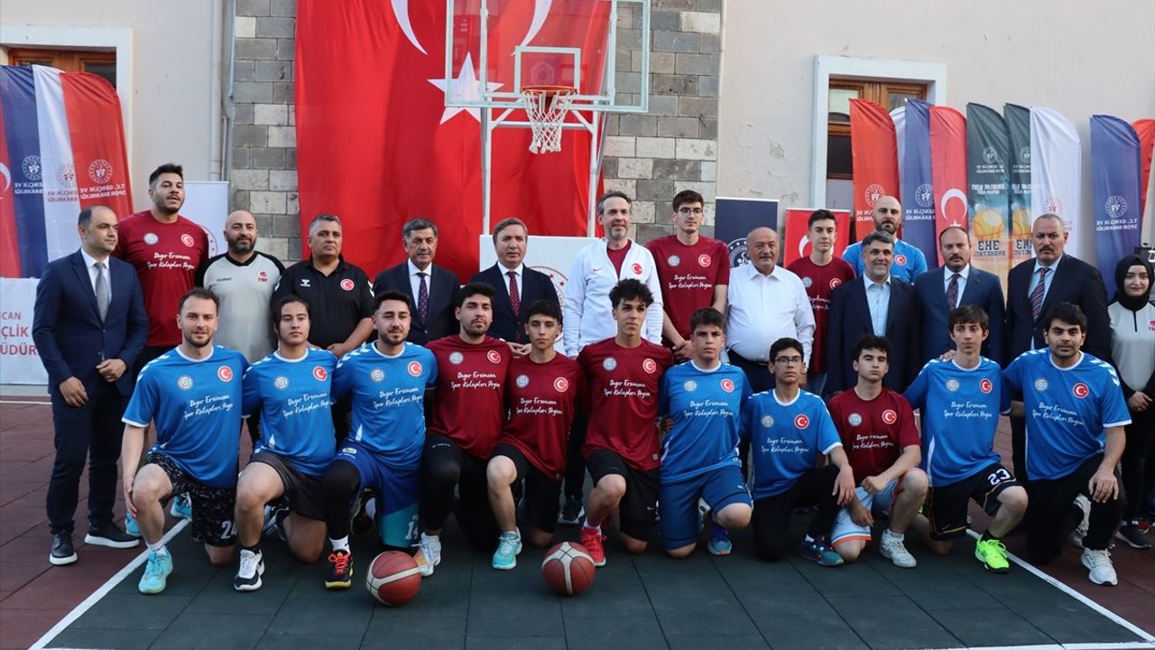 Enerji Bakanı Bayraktar'dan Gençlerle Basketbol Maçı