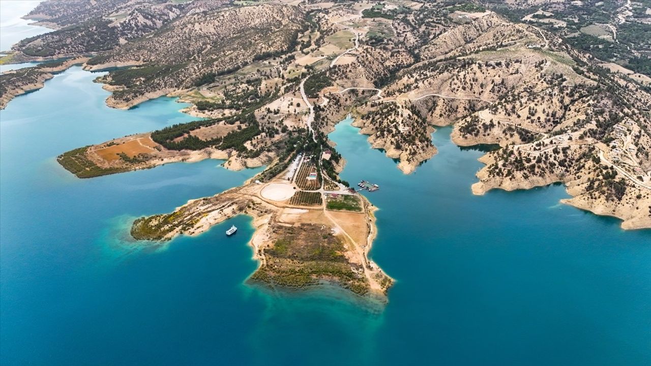 Ermenek Baraj Gölü: Doğanın Turkuaz Kucağında