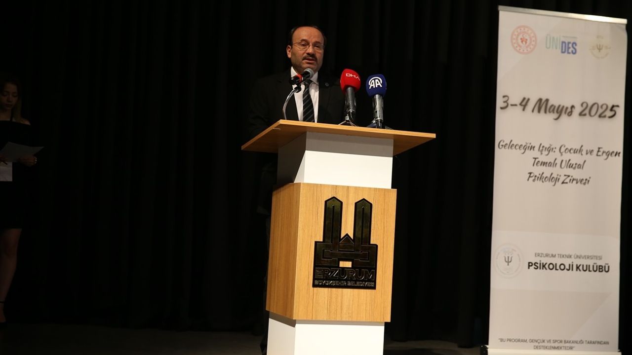 Erzurum'da Çocuk ve Ergen Temalı Psikoloji Zirvesi Başladı
