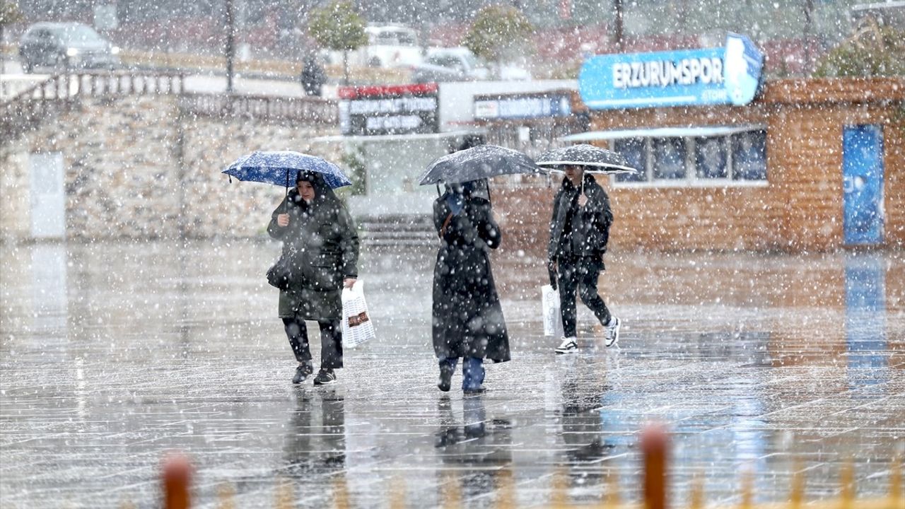 Erzurum'da Mayıs Ortasında Kar Yağışı