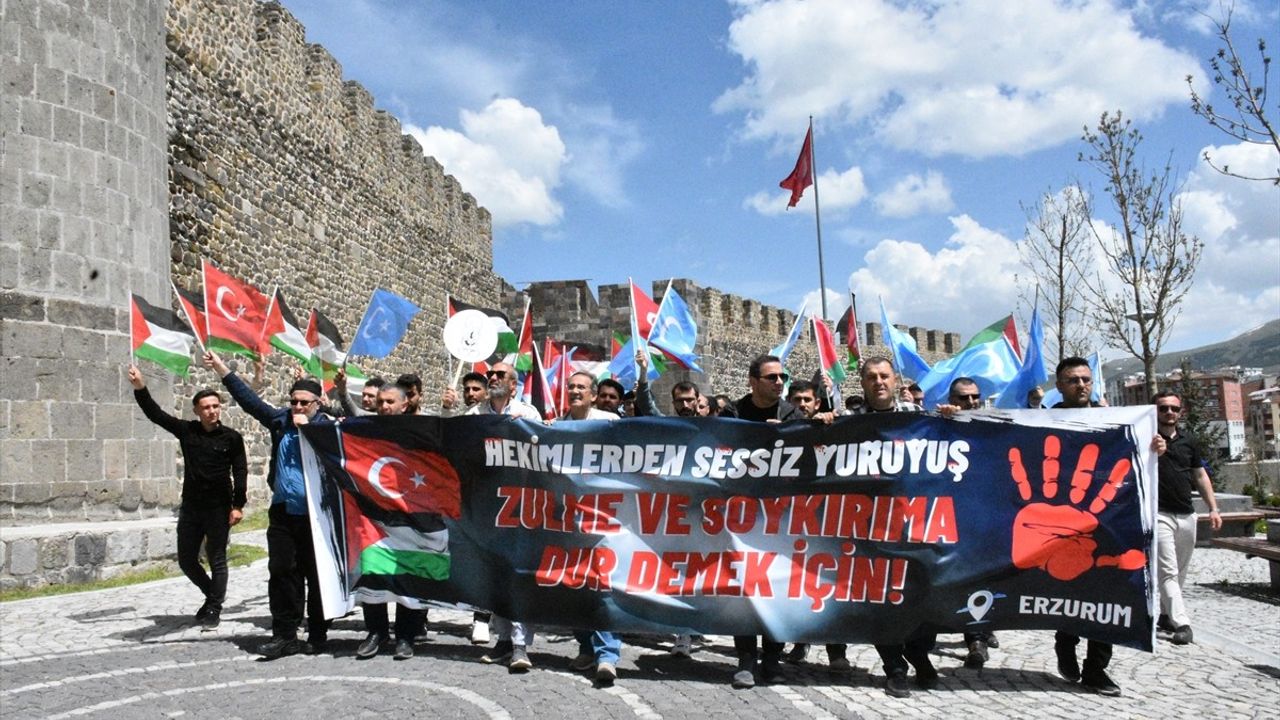 Erzurum'da Sağlıkçılar Gazze İçin Yürüdü