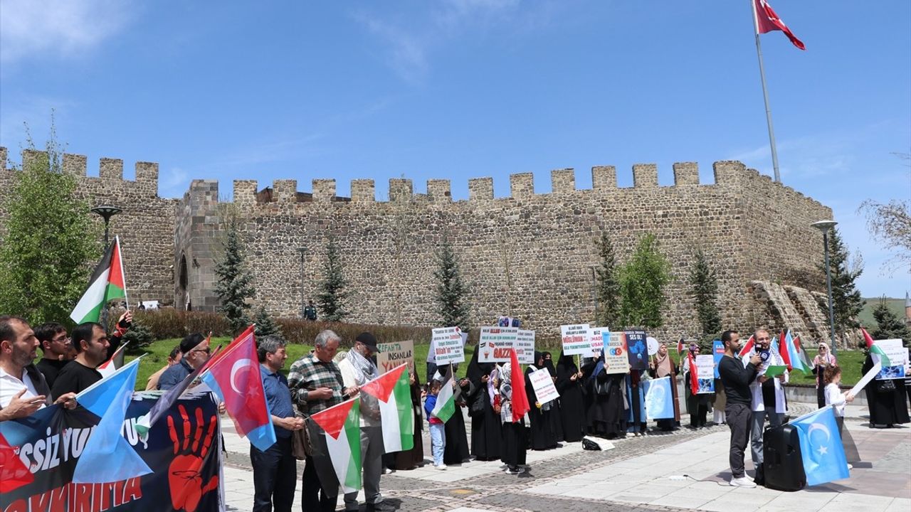 Erzurum'da Sağlıkçılar Gazze İçin Yürüdü