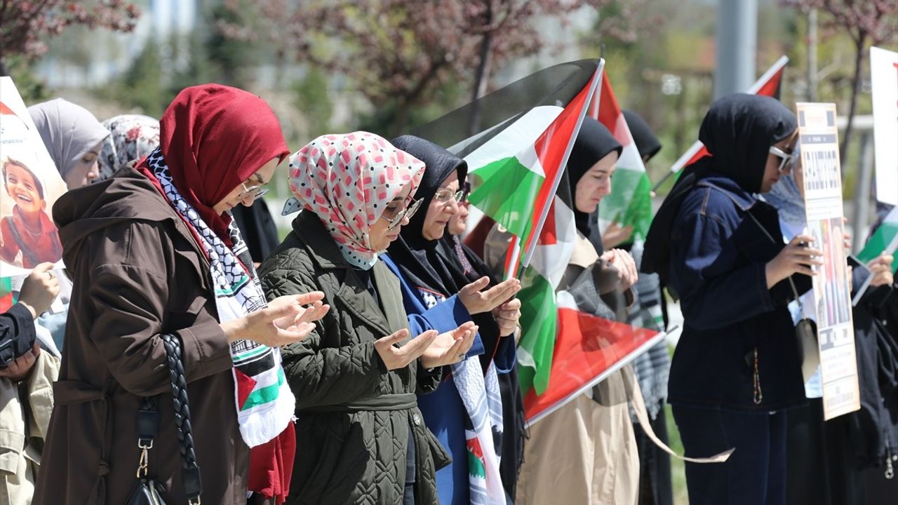 Erzurum Teknik Üniversitesi'nde Mazlumlara Destek Yürüyüşü