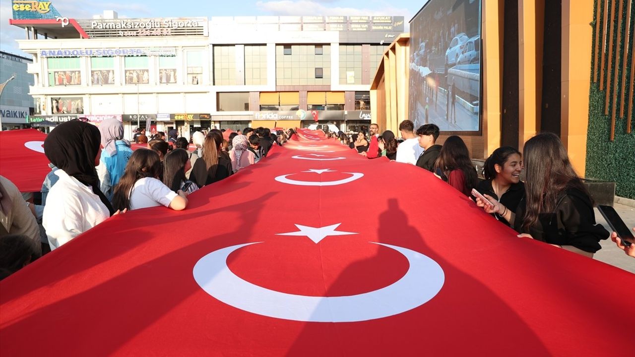 Erzurum ve Erzincan'da 19 Mayıs Coşkusu