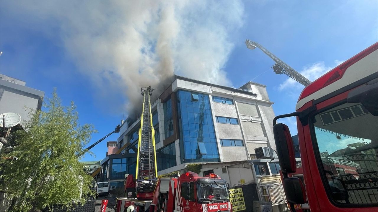Esenyurt'ta Tekstil Atölyesinde Yangın Çıktı