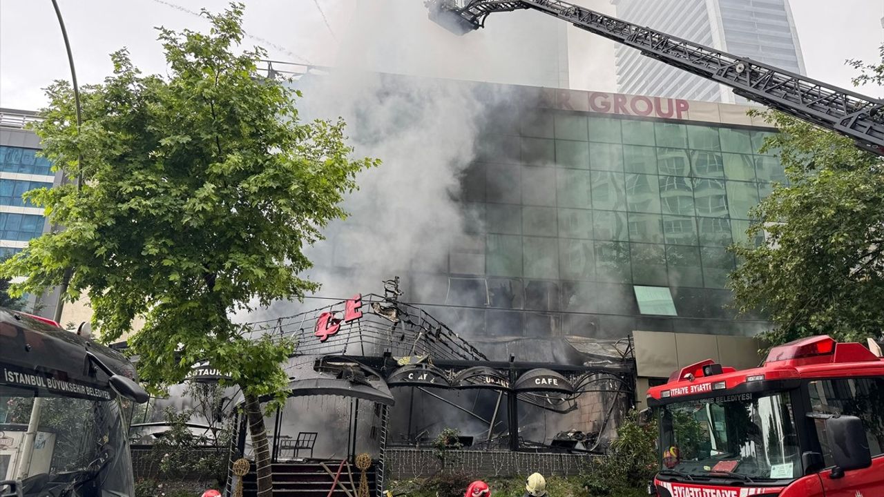 Esenyurt'ta Yangın Paniği: İtfaiye Ekipleri Olay Yerinde