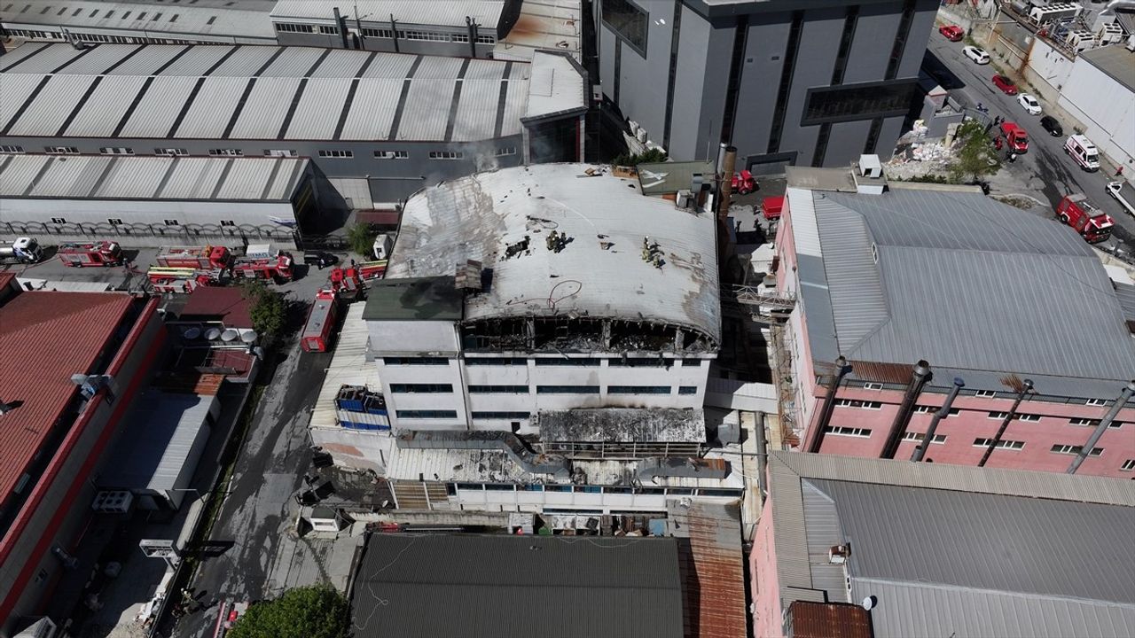 Esenyurt'taki Tekstil Fabrikasında Yangın Kontrol Altına Alındı