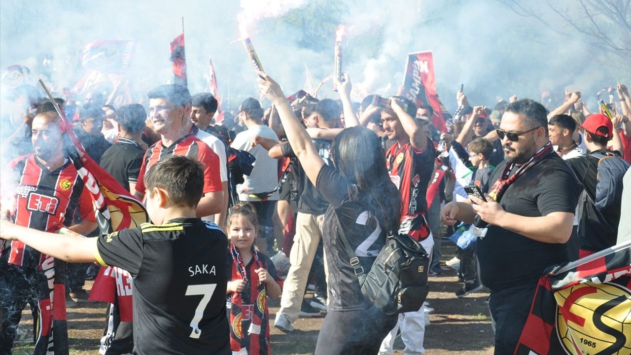 Eskişehirspor Profesyonel Lige Dönüş Yaptı
