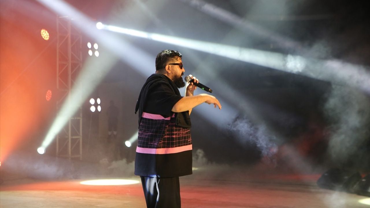 Eypio, Hatay'da Enerjik Bir Konser Verdi