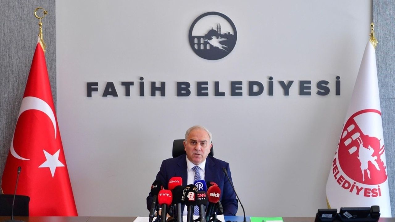Fatih Belediye Başkanı Turan'dan CHP Genel Başkanı Özel'e Sert Yanıt