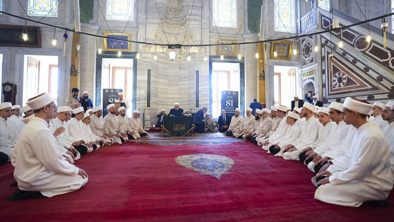 Fatih Camisi'nde 81 Hafız İçin İcazet Töreni Düzenlendi