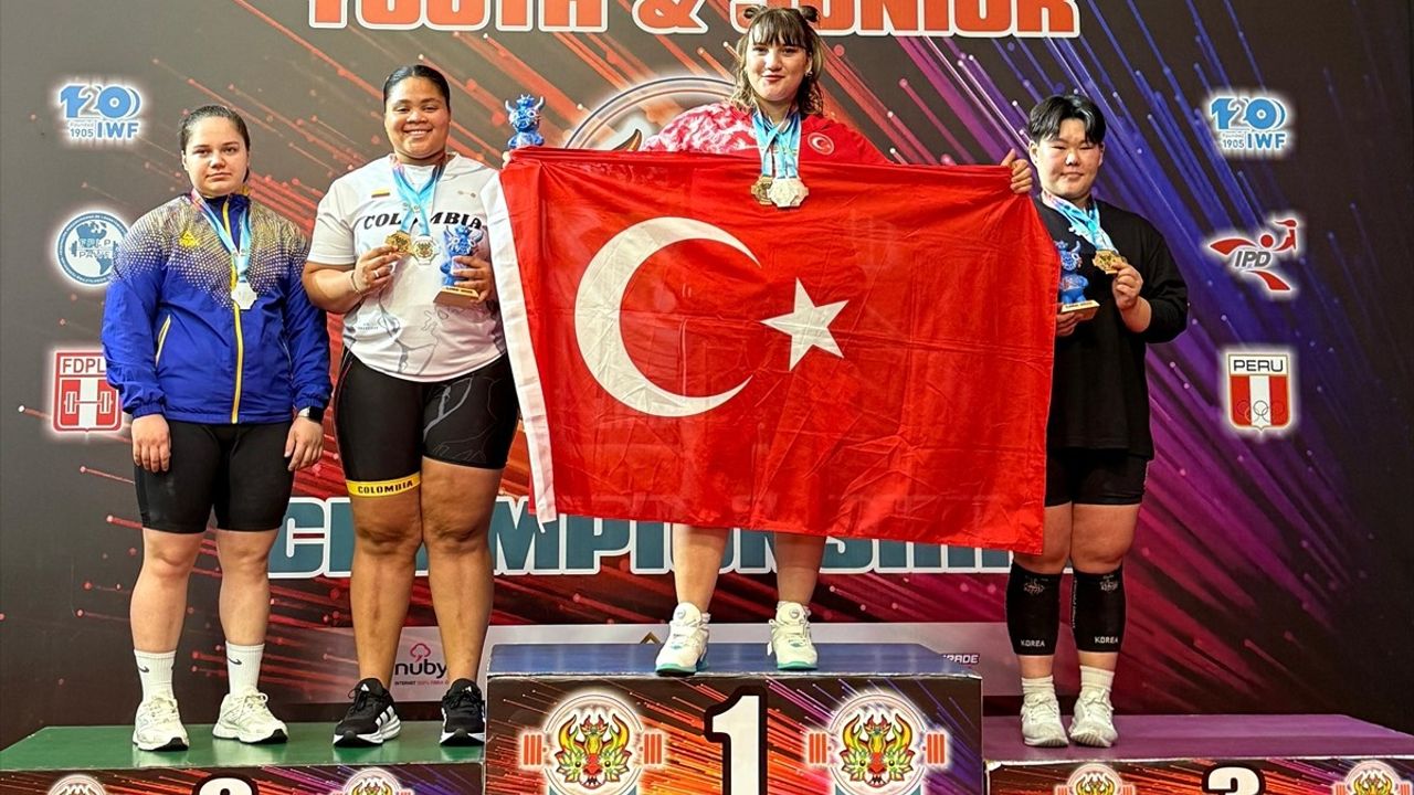 Fatmagül Çevik Gençler Dünya Halter Şampiyonu