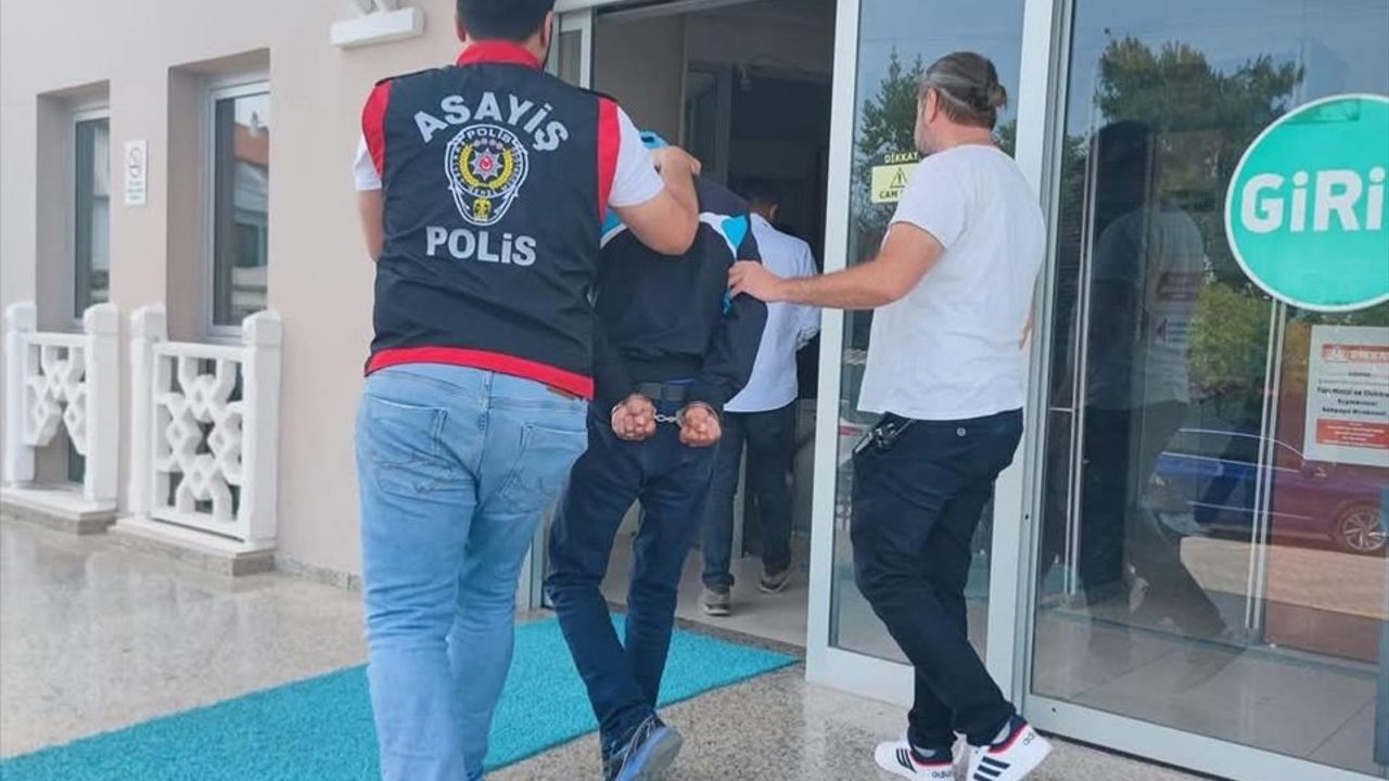Fethiye'de AK Parti İlçe Başkanlığı'na Taşlı Saldırı
