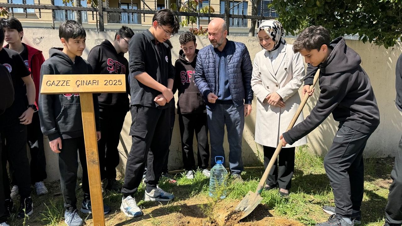 Filistinli Çocuklar İçin Fidan Dikimi