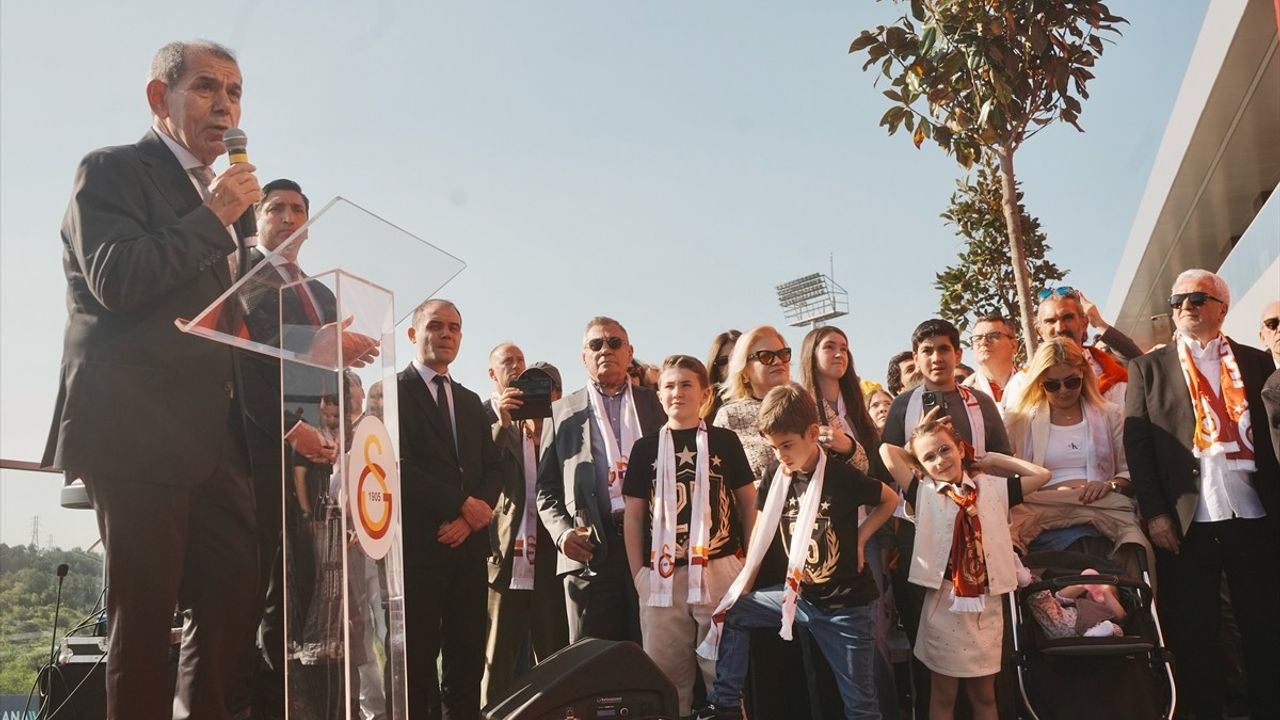 Galatasaray, Muslera ve Osimhen için Çalışmalarını Sürdürüyor