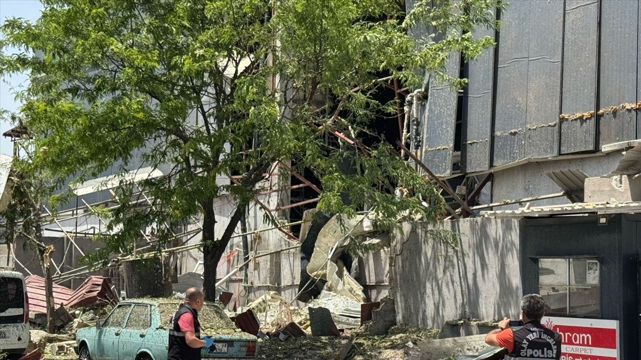 Gaziantep'te Halı Fabrikasında Patlama: 7 Yaralı