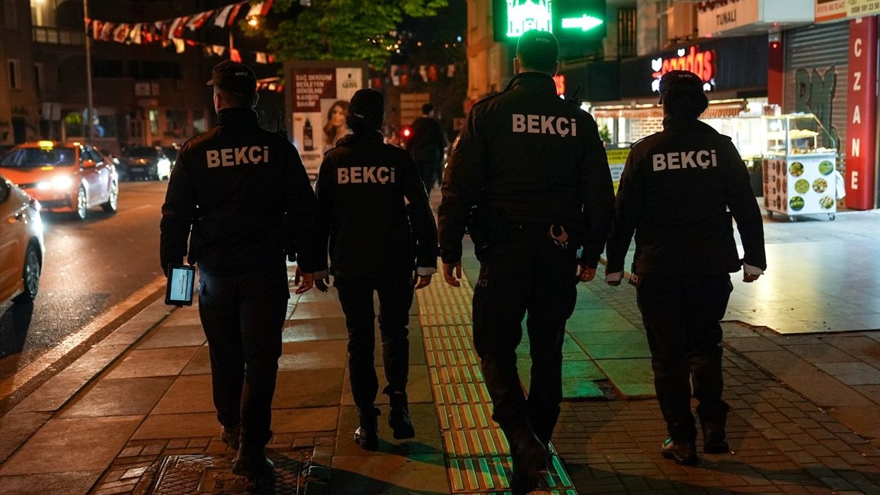 Gece Devriyesinde 30 Bini Aşkın Bekçi