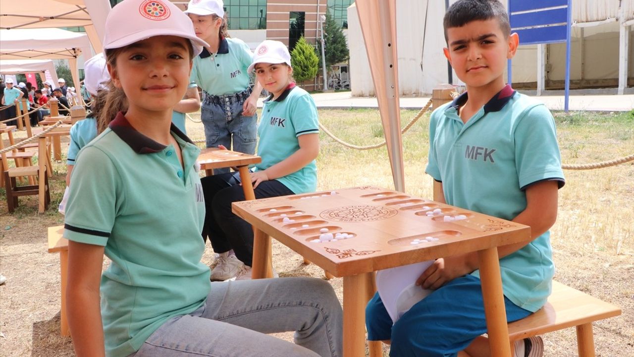 Geleneksel Oyunlar Tırı, Kilis'teki Depremzede Çocuklarla Buluştu