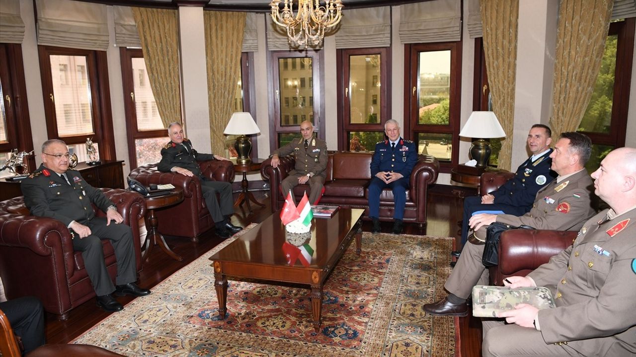 Genelkurmay Başkanı Orgeneral Metin Gürak, Macar Komutanlarla Bir Araya Geldi