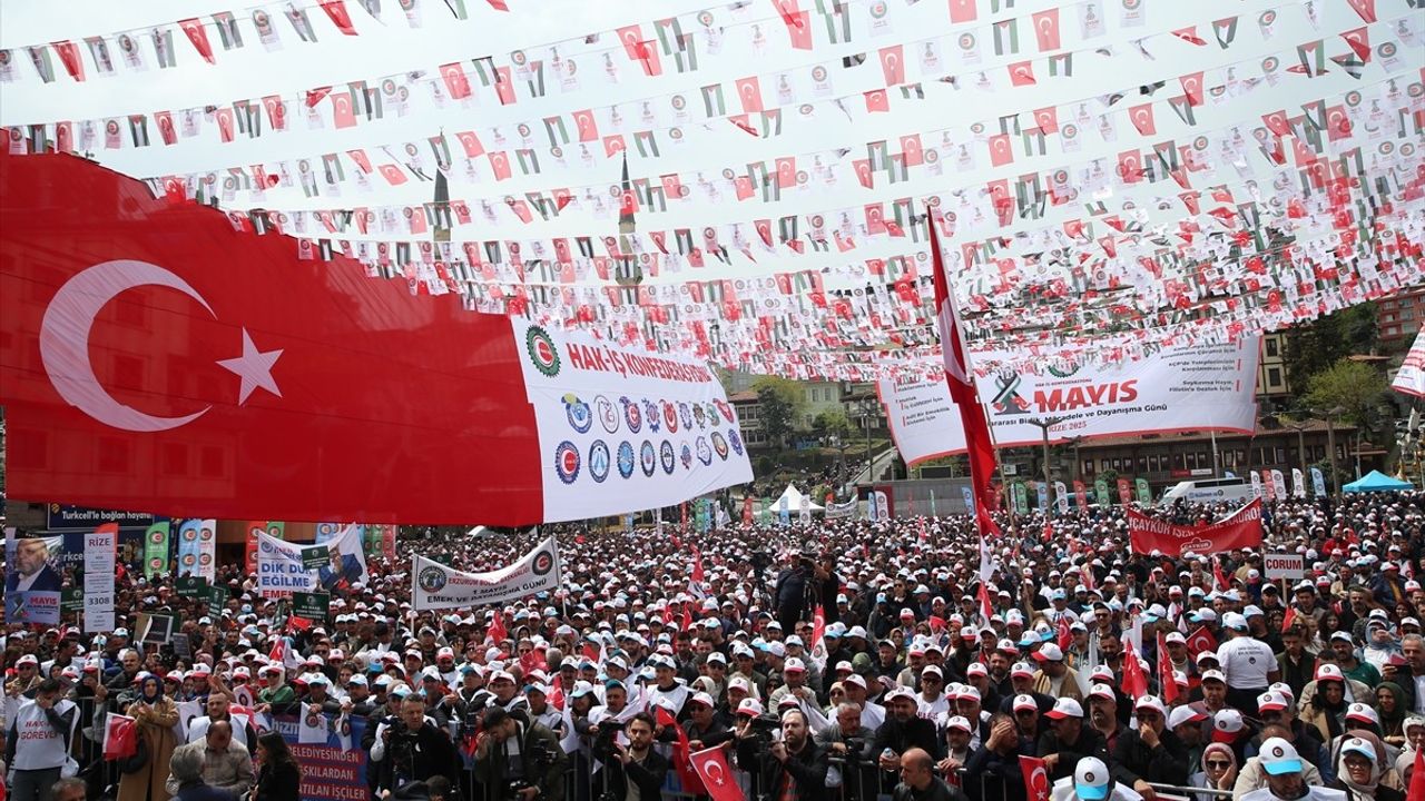 HAK-İŞ, 1 Mayıs'ı Rize'de Coşkuyla Kutladı