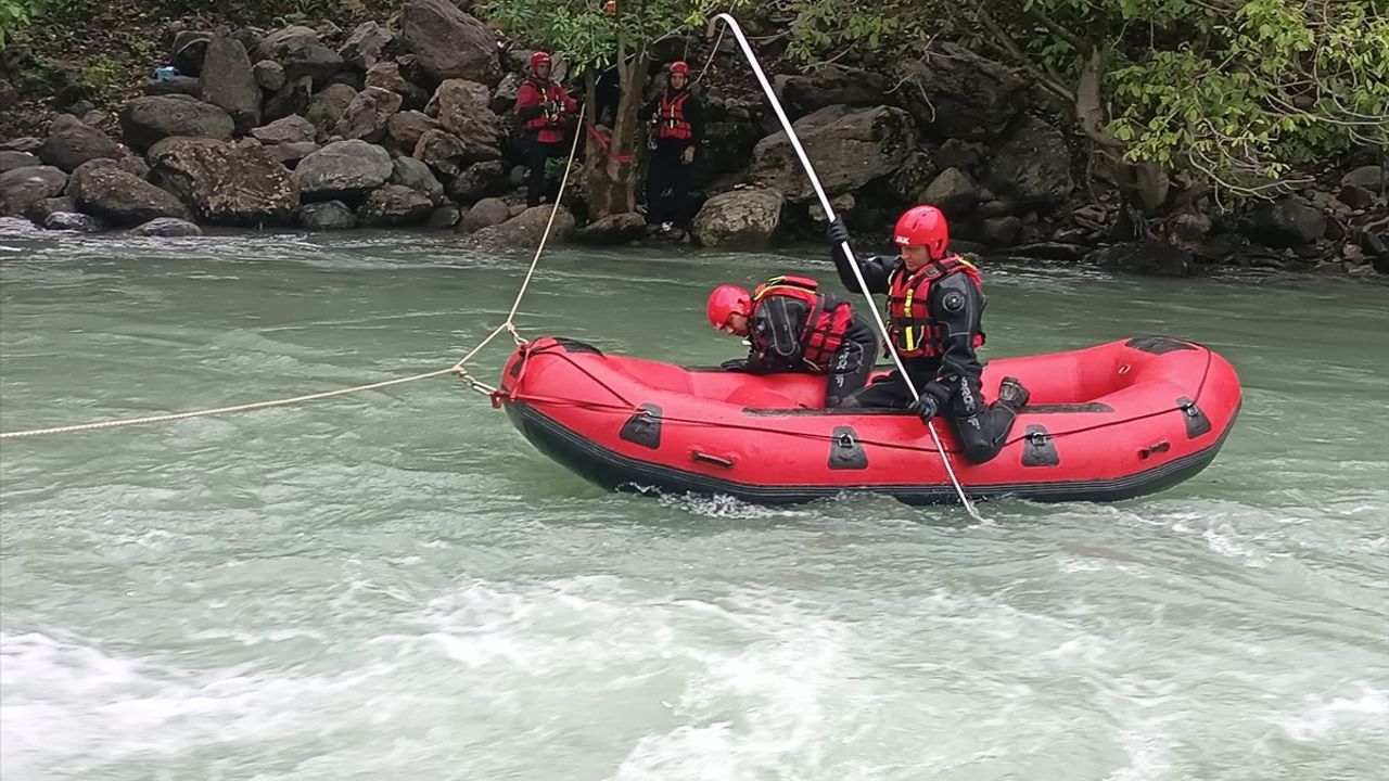Hakkari'de Kaybolan Genç İçin Arama Çalışmaları Devam Ediyor