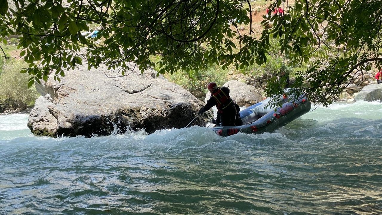 Hakkari'de Kaybolan Genç İçin Arama Çalışmaları Devam Ediyor