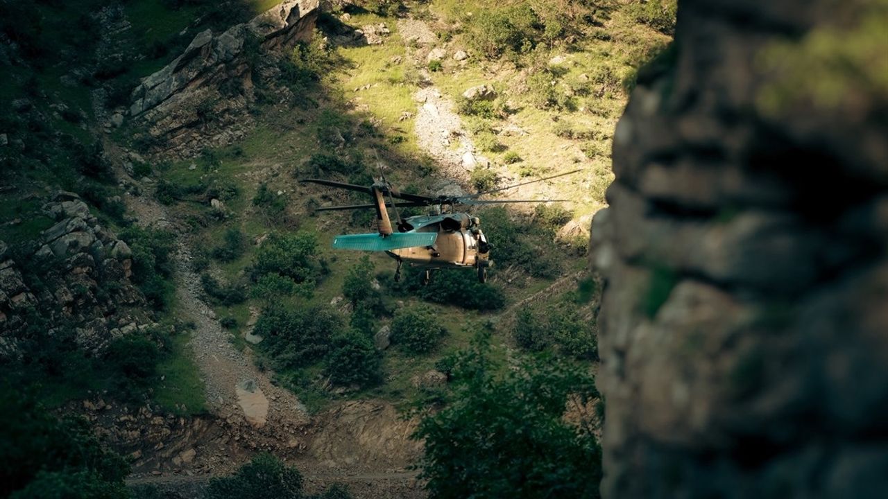 Hakkari Valisi Ali Çelik, Kaybolan Genç Neçir Kom İçin Arama Çalışmalarını İnceledi