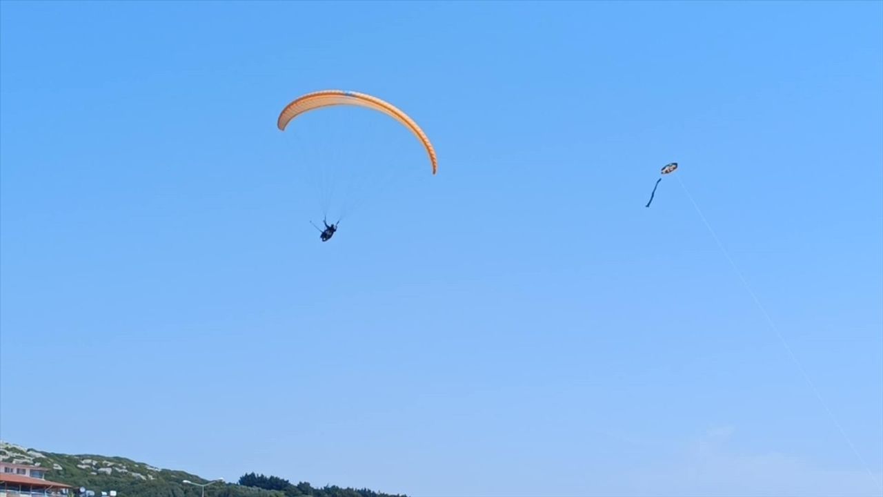 Hatay'da Yamaç Paraşütüyle Kitap Okuma Etkinliği