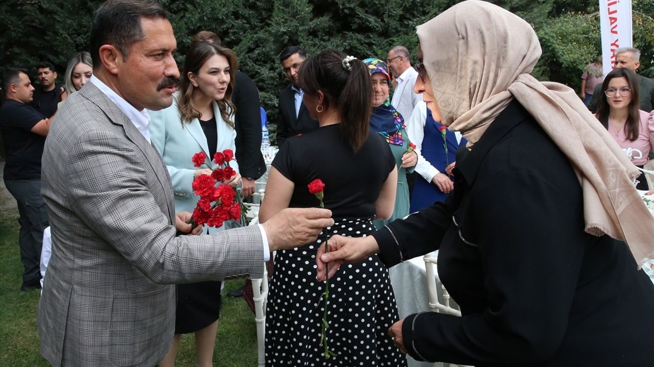 Hatay Valisi Masatlı, Depremzedelerle Anneler Günü Etkinliğinde Buluştu